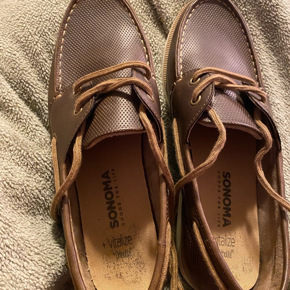 Mens used good condition boat shoes size 9.5M